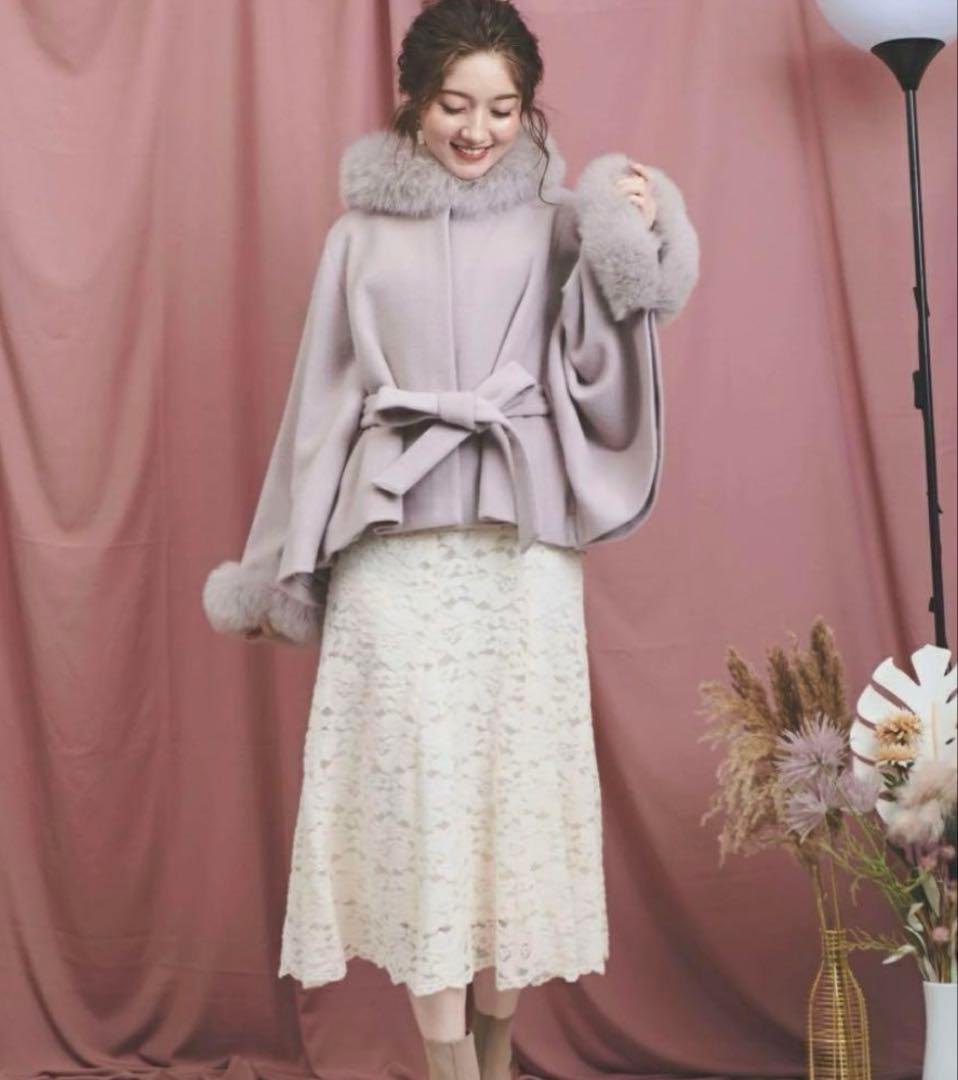 ノエラ　ファー付きポンチョコート　ケープコート　ホワイト　サイズフリー