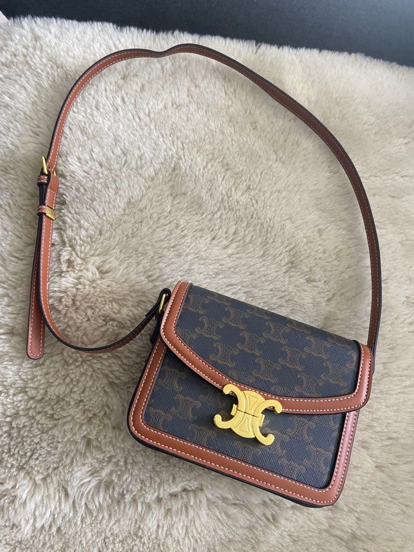 セリーヌトリオンフショルダーバッグ