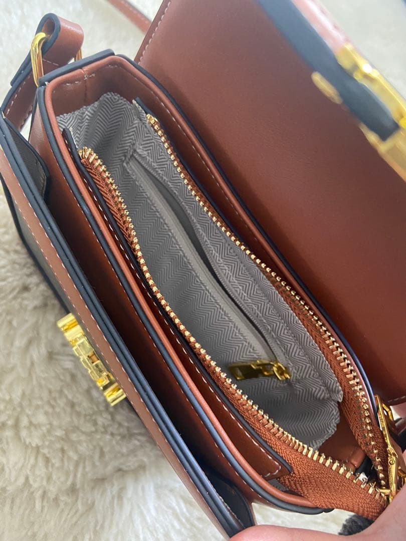 セリーヌトリオンフショルダーバッグ