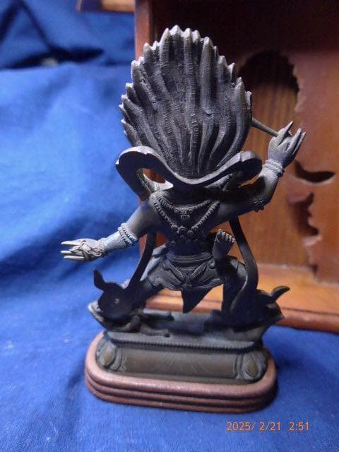 1080　とても古い青銅のインドの神様の像です