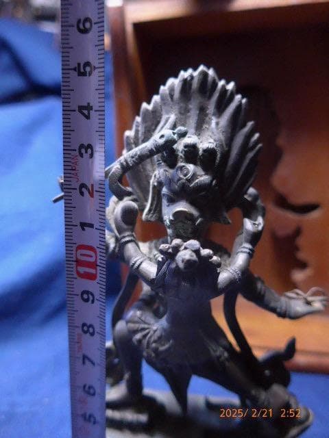 1080　とても古い青銅のインドの神様の像です