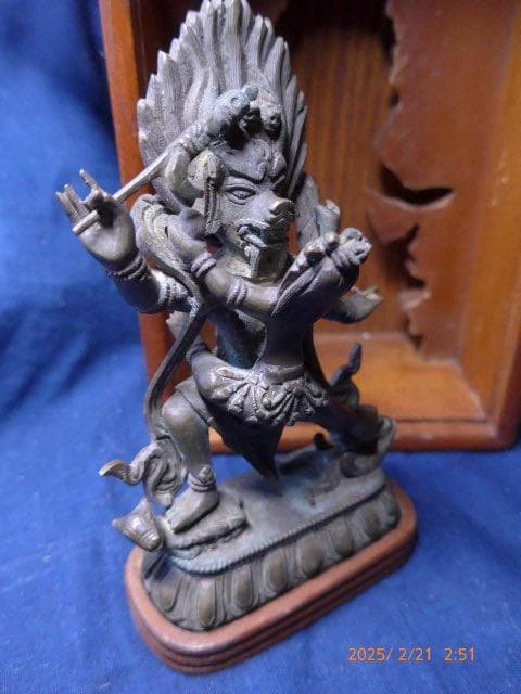 1080　とても古い青銅のインドの神様の像です