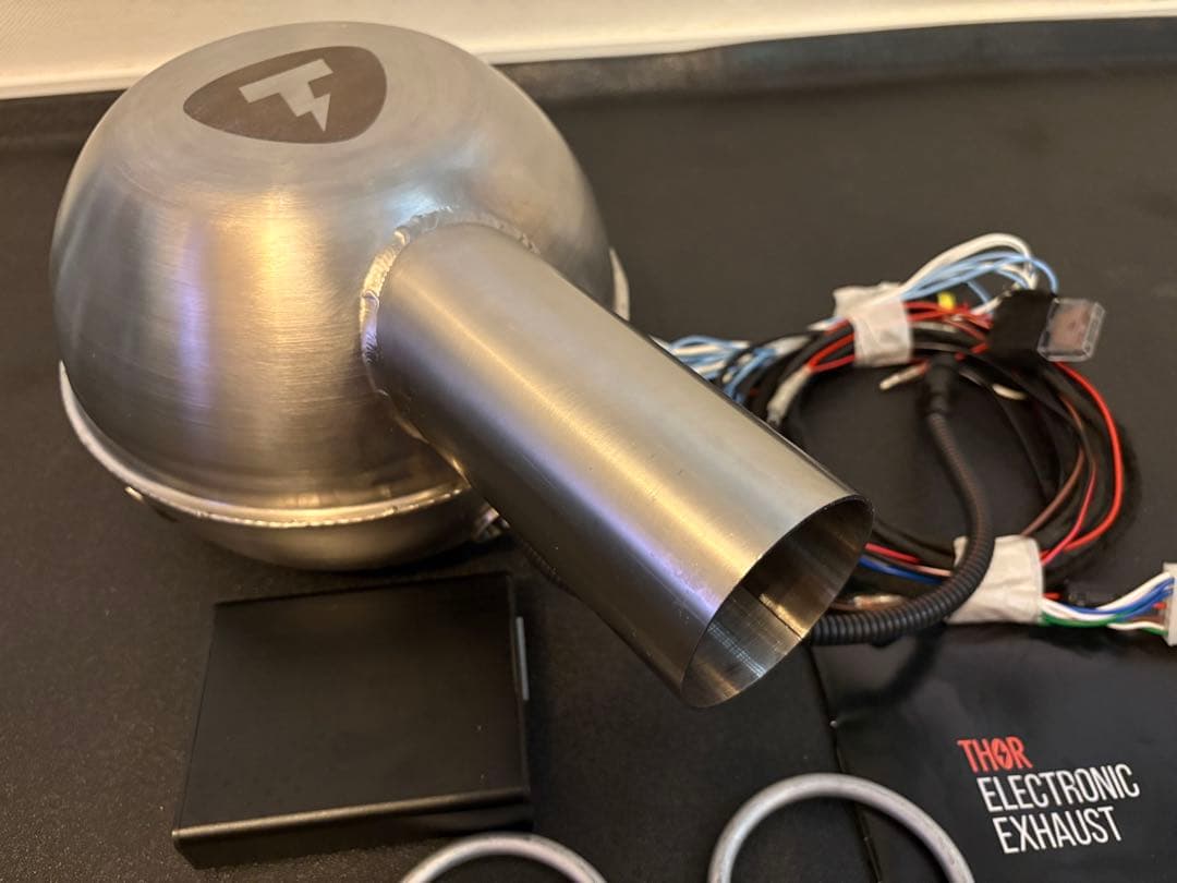 THOR マフラースピーカー 擬似サウンドユニット 電子マフラー ベンツ 