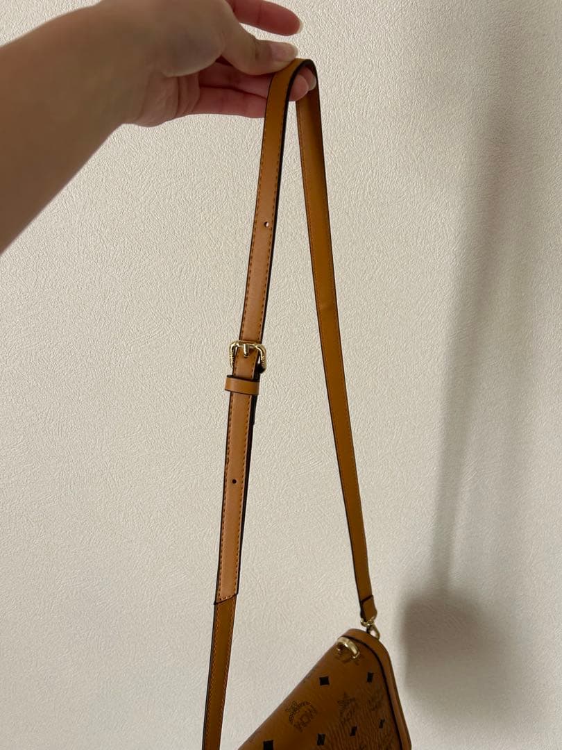 MCM ショルダーバッグ ブラウン ロゴ柄 ゴールド金具