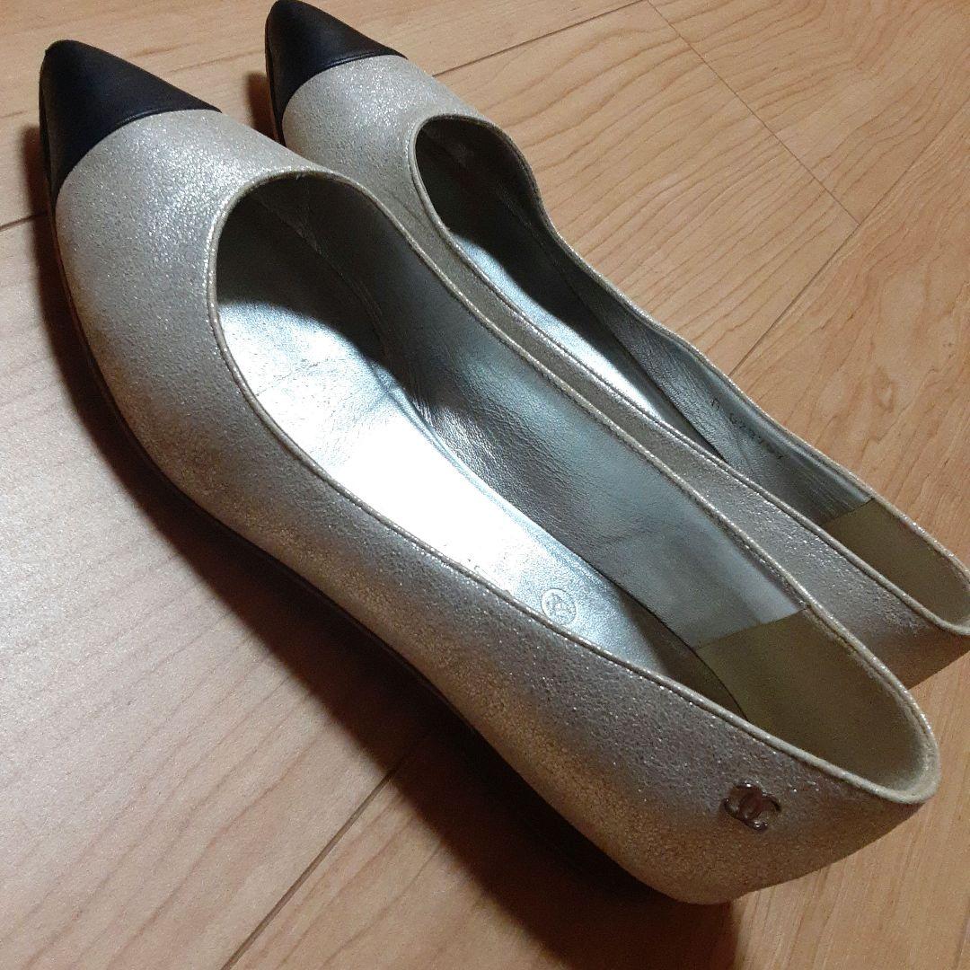 値下げCHANEL ポインテッドトゥ フラットシューズ シルバー/ブラック