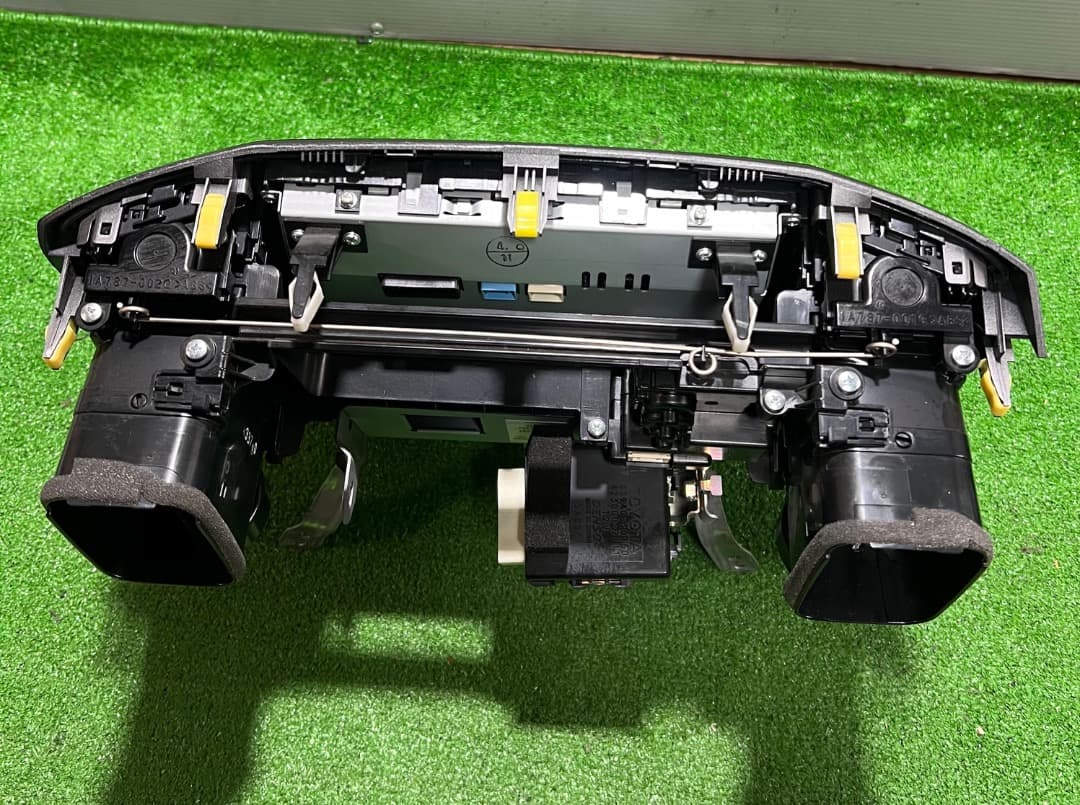 トヨタ クラウンナビ AWS210 86111-30B70 純正中古