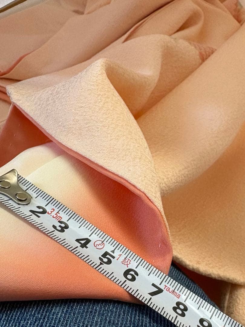 ひろりん！作家訪問着 薄いピンク色 と幾何学模様のオレンジの着物