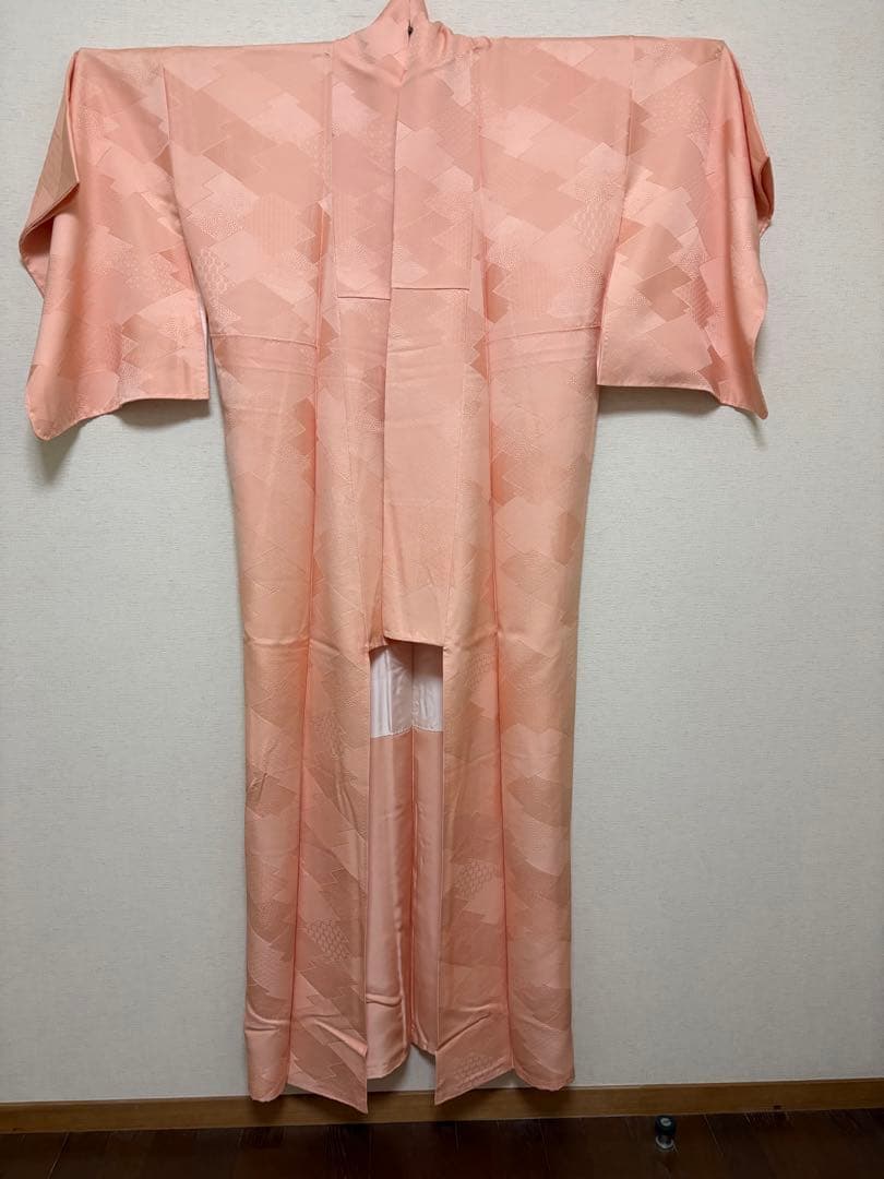 ひろりん！作家訪問着 薄いピンク色 と幾何学模様のオレンジの着物