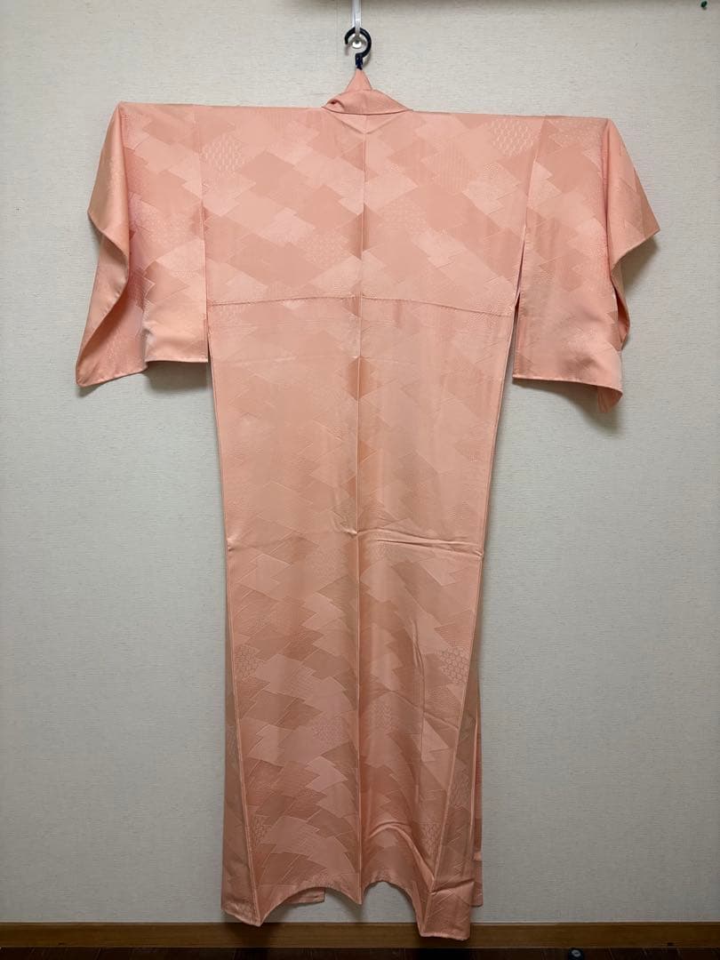 ひろりん！作家訪問着 薄いピンク色 と幾何学模様のオレンジの着物