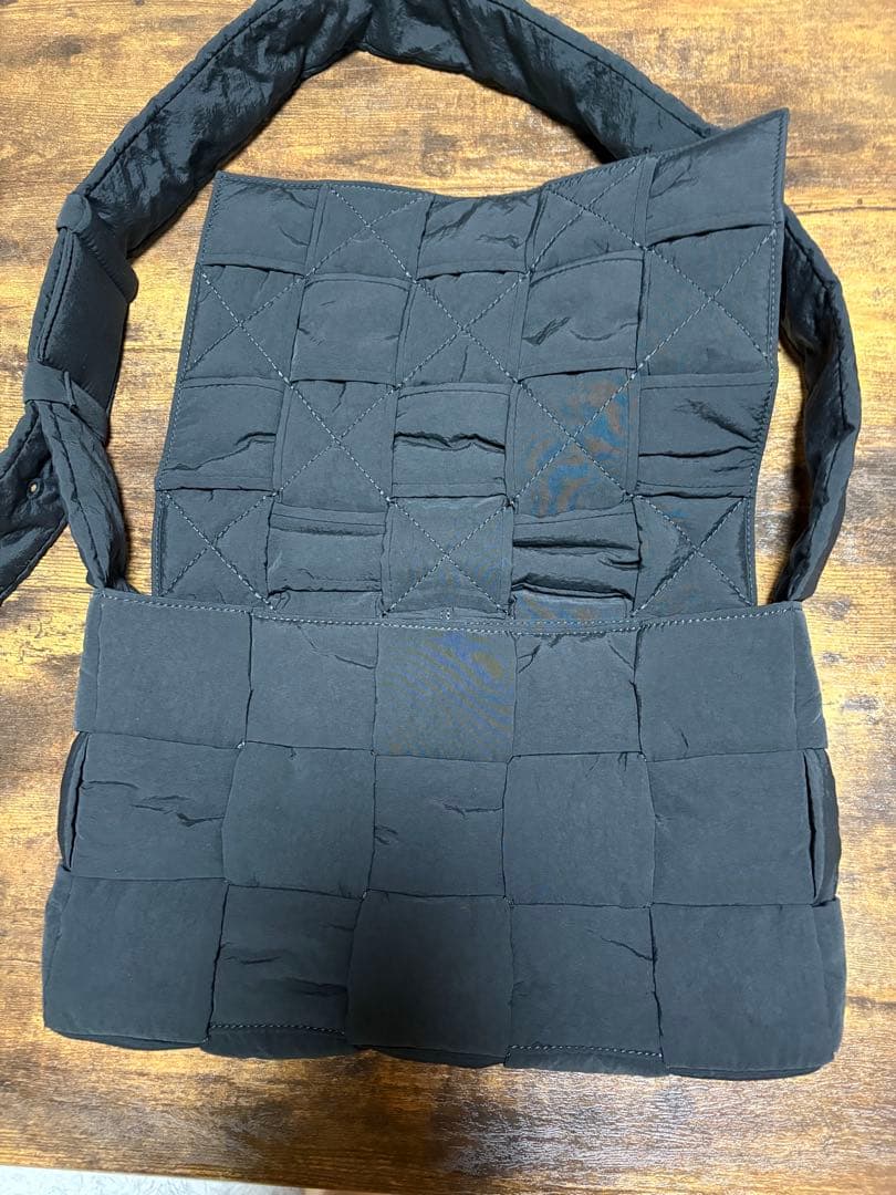 BOTTEGA VENETA マキシ パデッド テック カセット