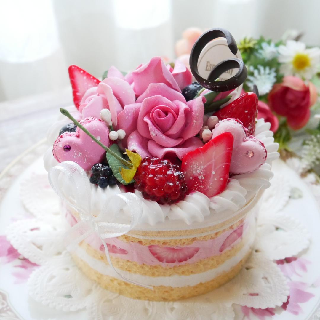 【マロングラッセ様】フェイクスイーツ◆薔薇＆マカロン飾り♡苺の華やかデコケーキ