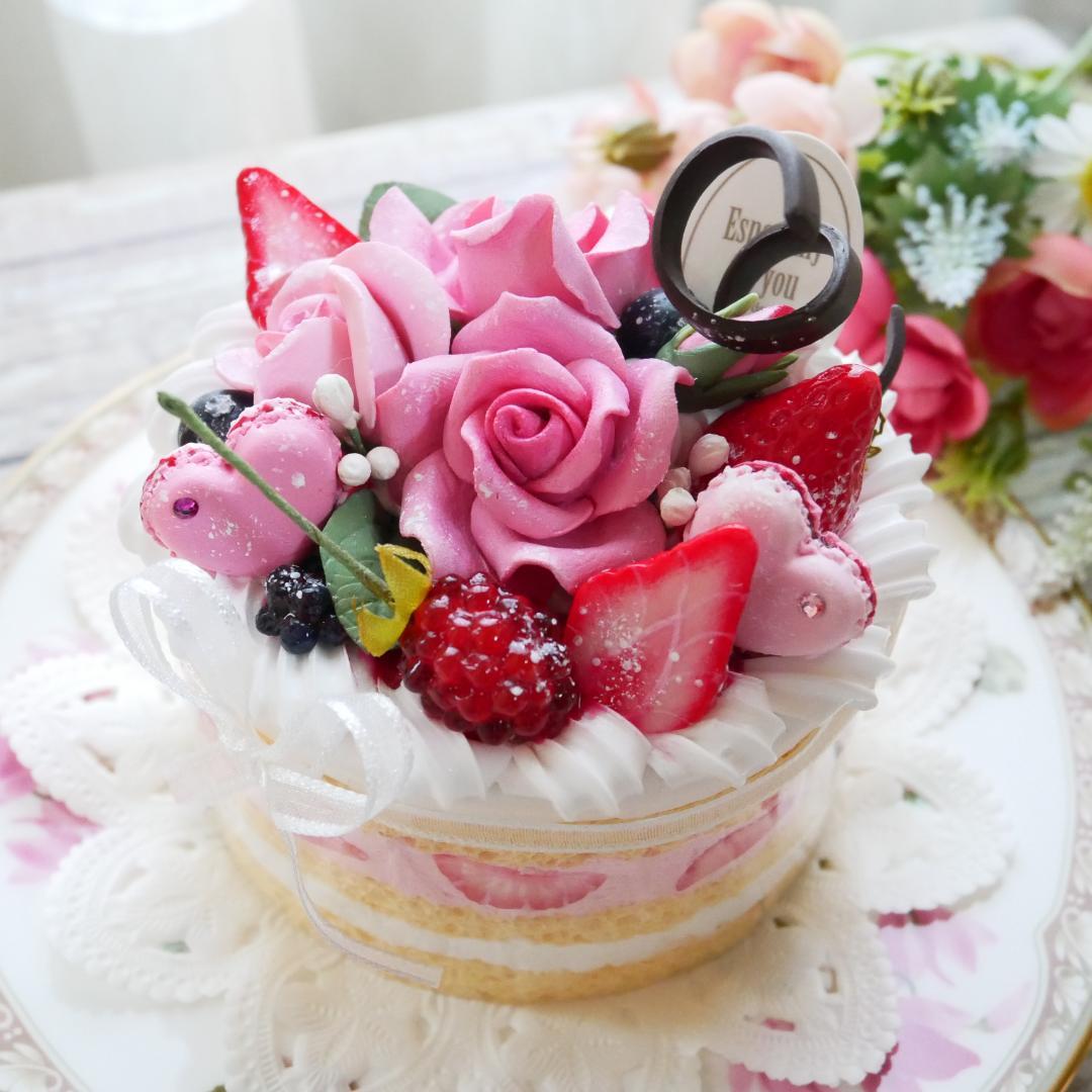 【マロングラッセ様】フェイクスイーツ◆薔薇＆マカロン飾り♡苺の華やかデコケーキ