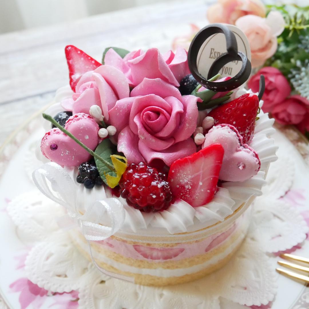 【マロングラッセ様】フェイクスイーツ◆薔薇＆マカロン飾り♡苺の華やかデコケーキ