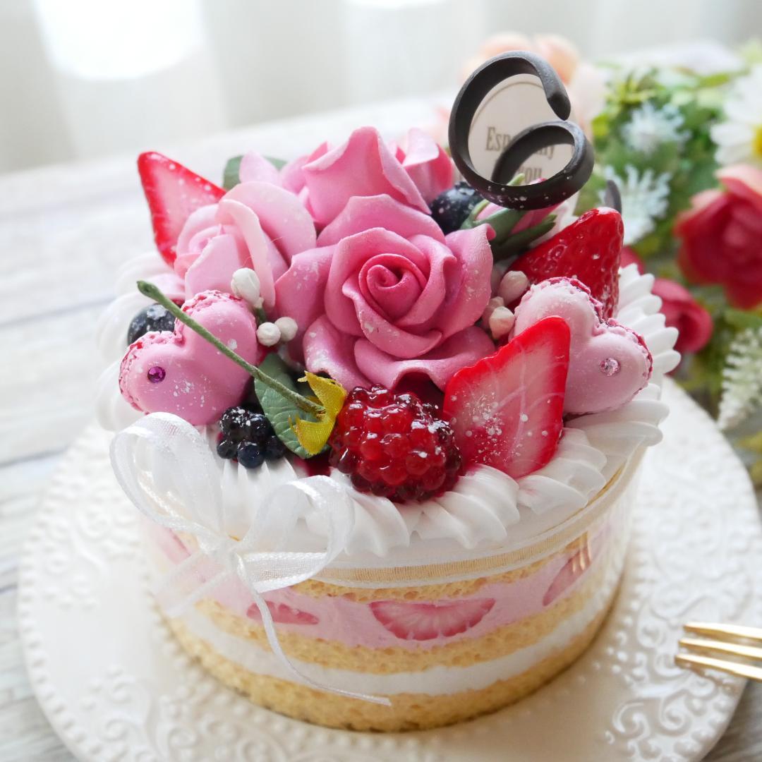 【マロングラッセ様】フェイクスイーツ◆薔薇＆マカロン飾り♡苺の華やかデコケーキ