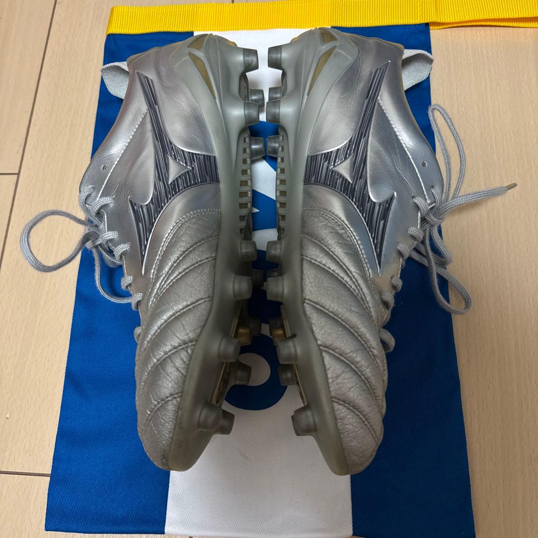 Mizuno シルバー スパイク モレリアネオ4