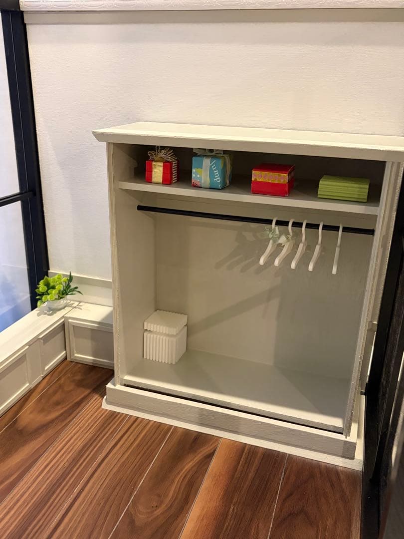 ドールハウス　撮影背景ボード　ハンドメイド☆クローゼットルーム＆チェア3個☆