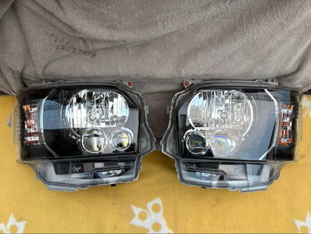 ハイエース純正ヘッドライトDP2 インナーブラック　エセックス　essex