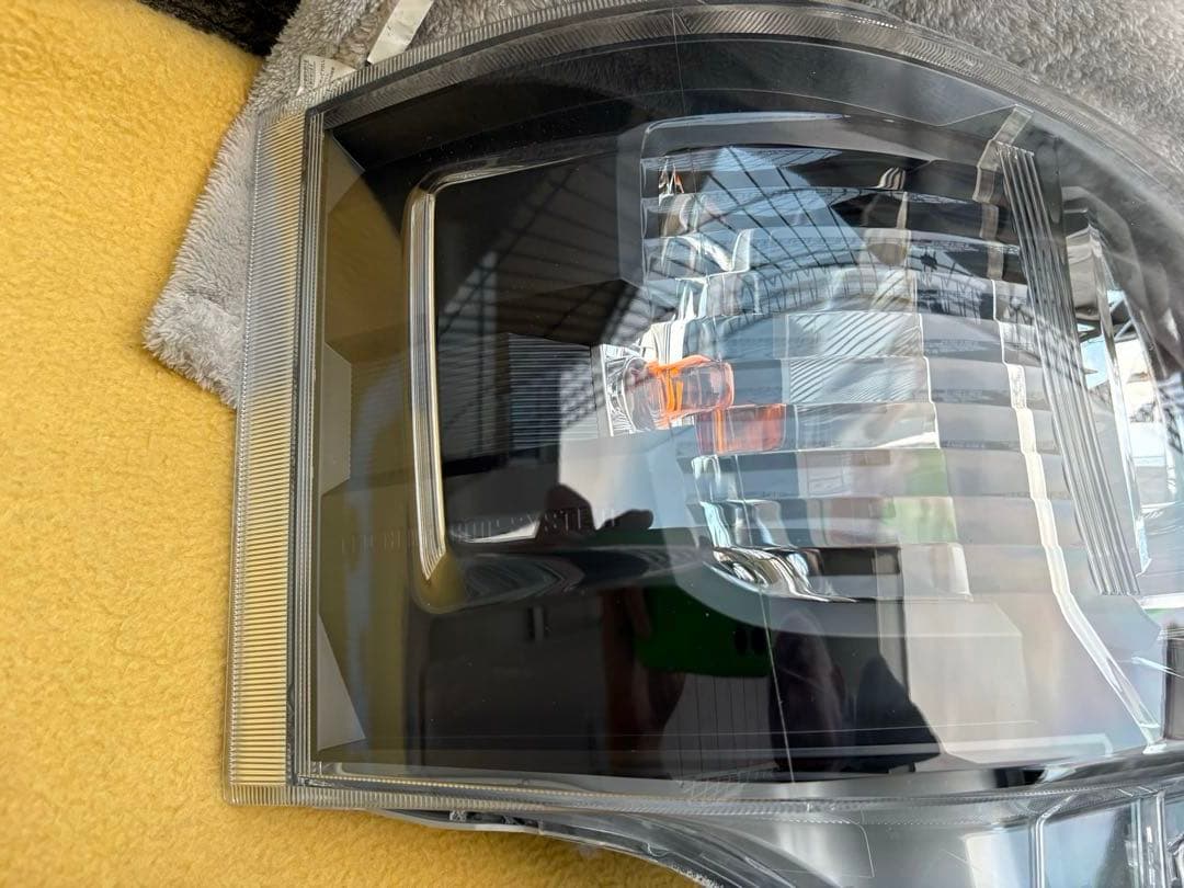 ハイエース純正ヘッドライトDP2 インナーブラック　エセックス　essex