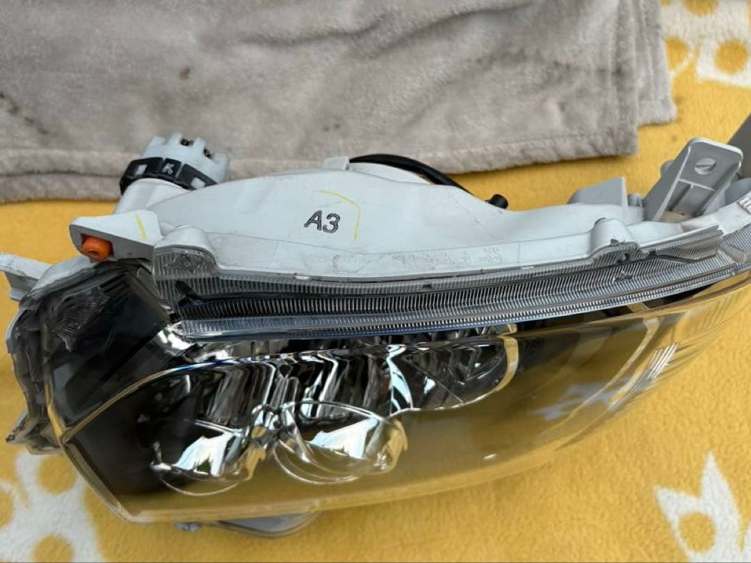 ハイエース純正ヘッドライトDP2 インナーブラック　エセックス　essex