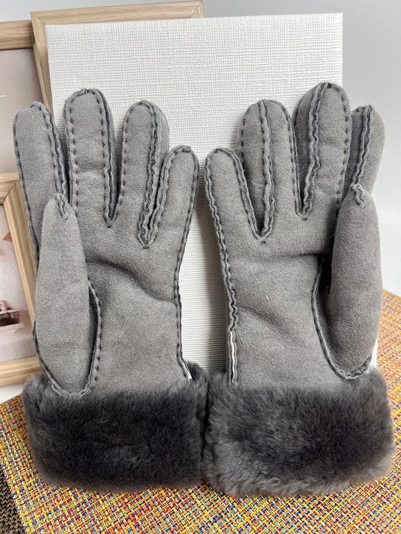 ✨極美品✨UGGアグ　カフ　グローブ　シープスキン　ファー　手袋