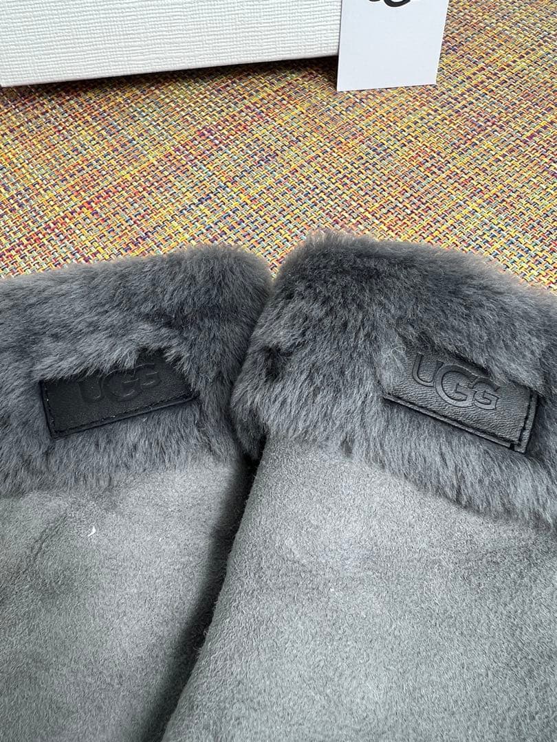 ✨極美品✨UGGアグ　カフ　グローブ　シープスキン　ファー　手袋