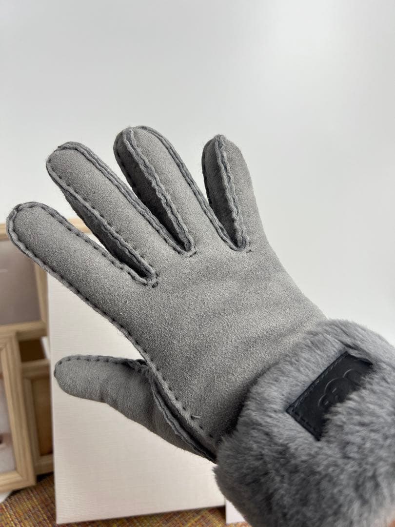 ✨極美品✨UGGアグ　カフ　グローブ　シープスキン　ファー　手袋