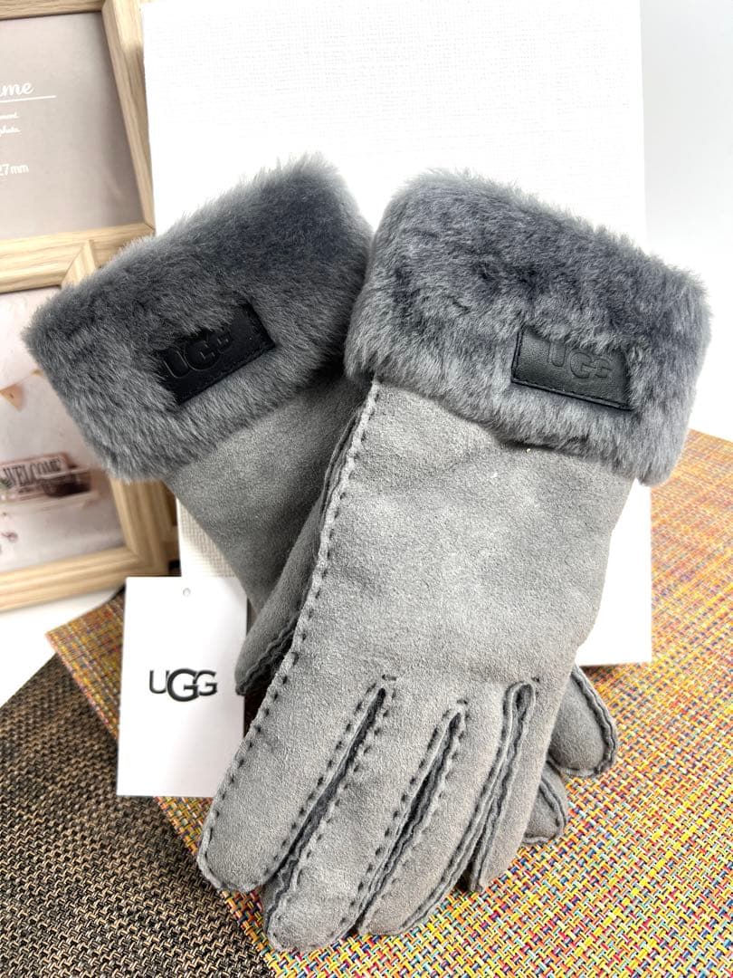 ✨極美品✨UGGアグ　カフ　グローブ　シープスキン　ファー　手袋