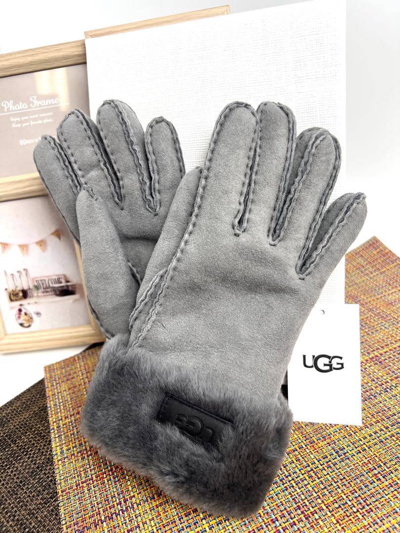 ✨極美品✨UGGアグ　カフ　グローブ　シープスキン　ファー　手袋