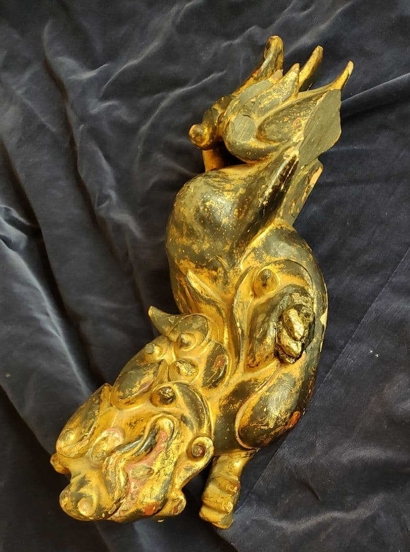 Ｎo197　古い獅子の金箔木彫(仏教彫刻) 室町・江戸期