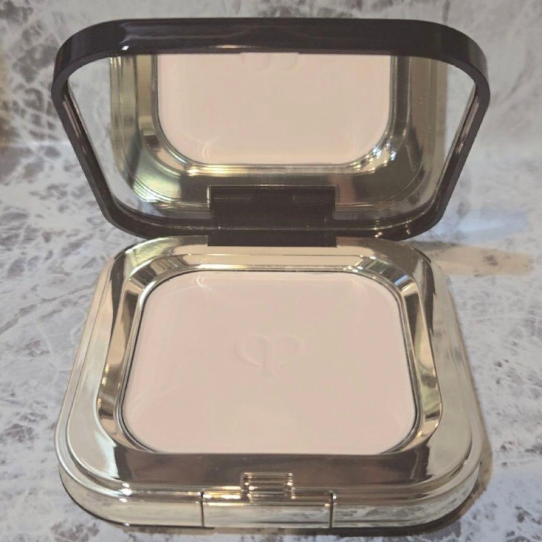 クレ・ド・ポー ボーテ/プードルコンパクトエサンシエルn