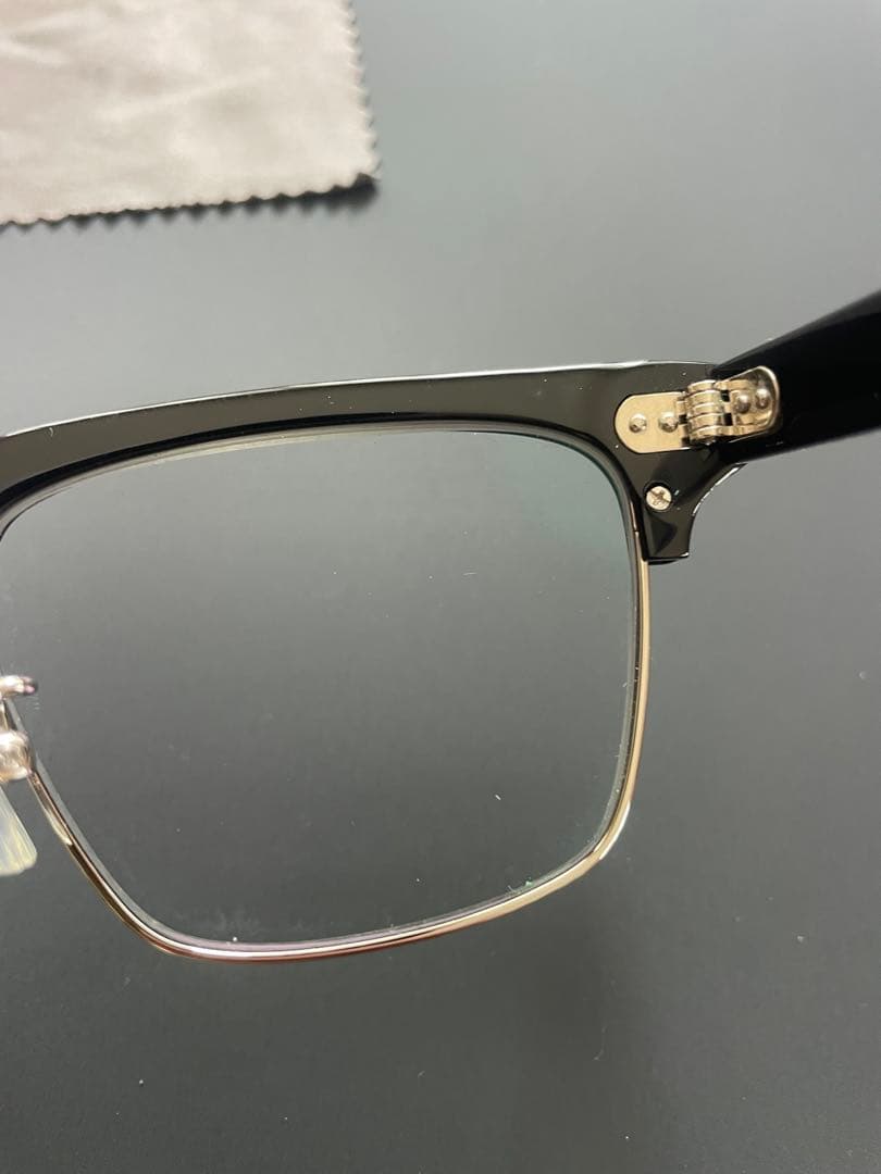 BLACK FLYS BLACK-SILVER/GREY 調光レンズサングラス