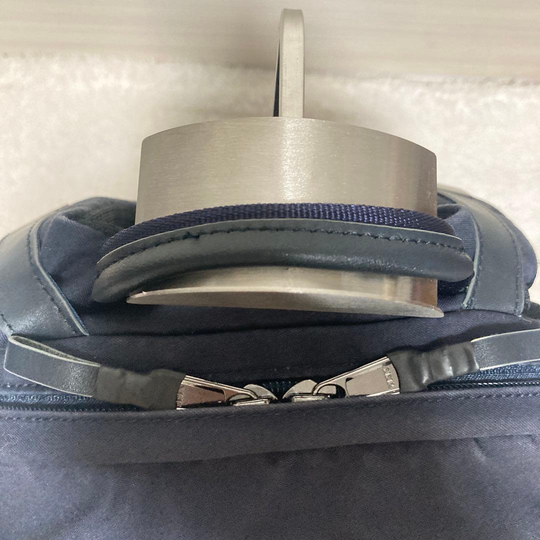 UNTRACK デイパック バックパック　ネイビー