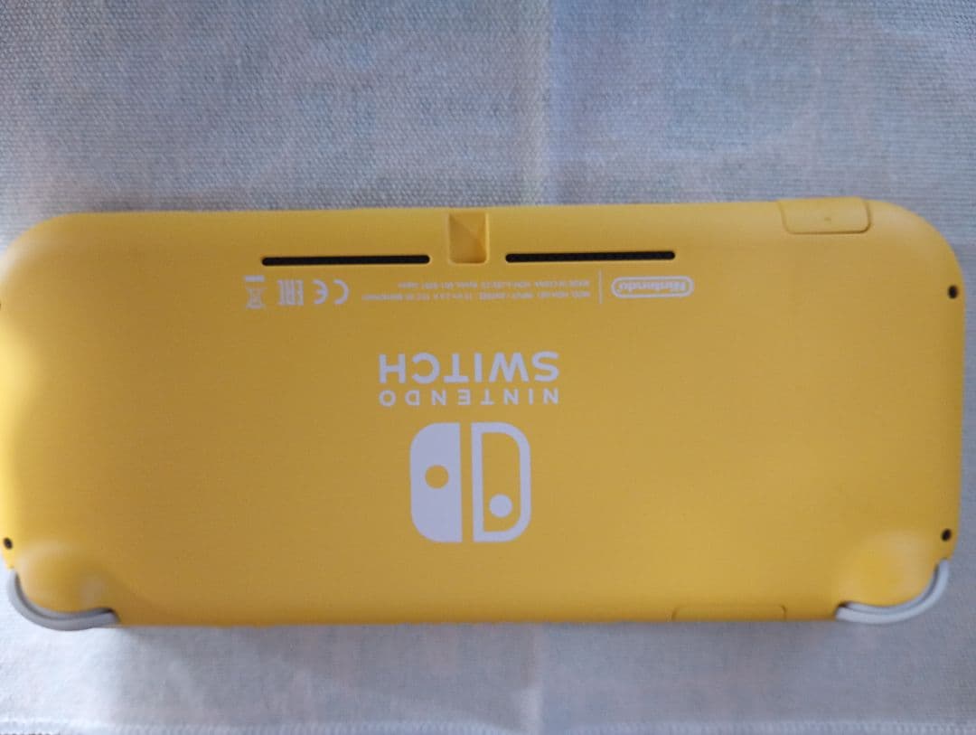Switch Lite　イエロー本体 充電器　microSD