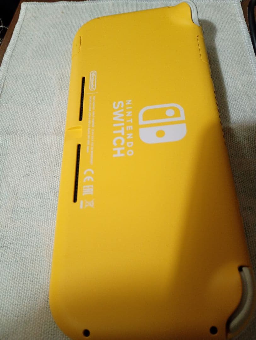 Switch Lite　イエロー本体 充電器　microSD