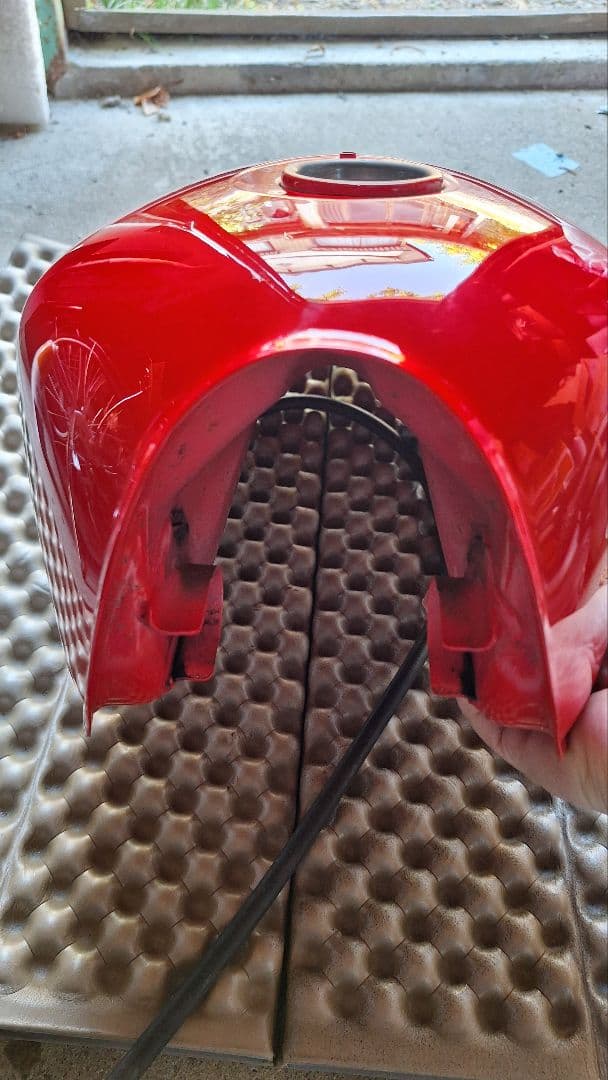 250TR 純正　フューエルタンク　赤　白　キャブ