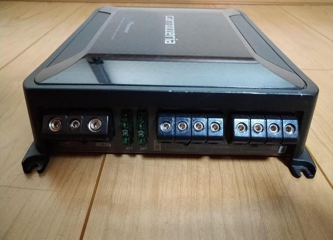 カロッツェリア　パワーアンプ　GM-D7400 Carrozzeria