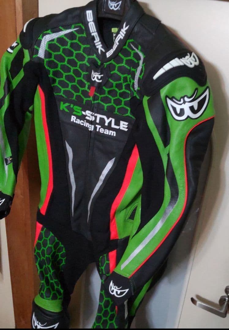 ベリック(52・XL)最高位レーシングスーツ川崎ニンジャカワサキ新品未使用タグ付