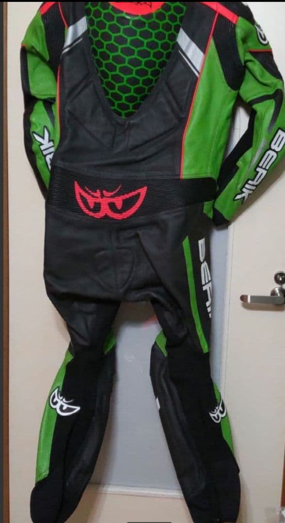 ベリック(52・XL)最高位レーシングスーツ川崎ニンジャカワサキ新品未使用タグ付