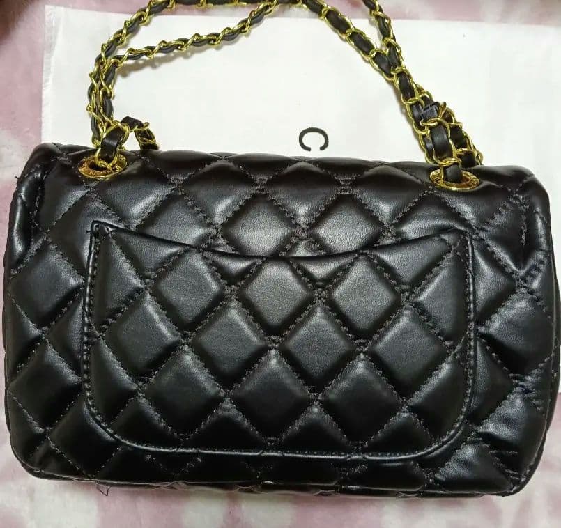 CHANEL ブラックレザー バッグ