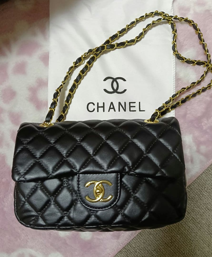 CHANEL ブラックレザー バッグ