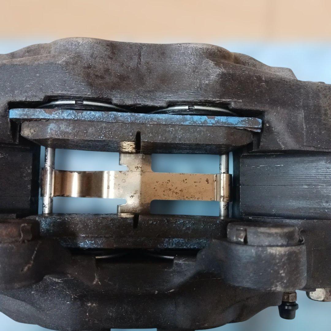 スカイラインタイプMフロントブレーキキャリパーO/H済