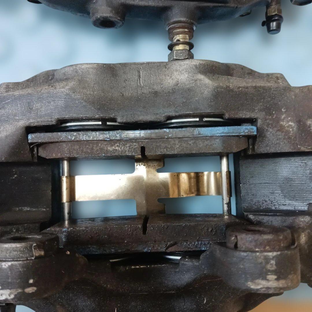 スカイラインタイプMフロントブレーキキャリパーO/H済