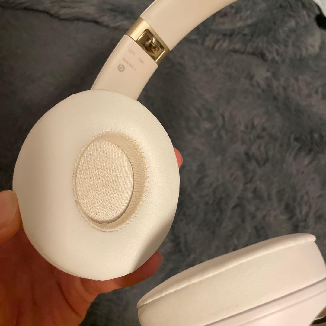 極美品　Beats Solo4 ホワイト　ヘッドホン