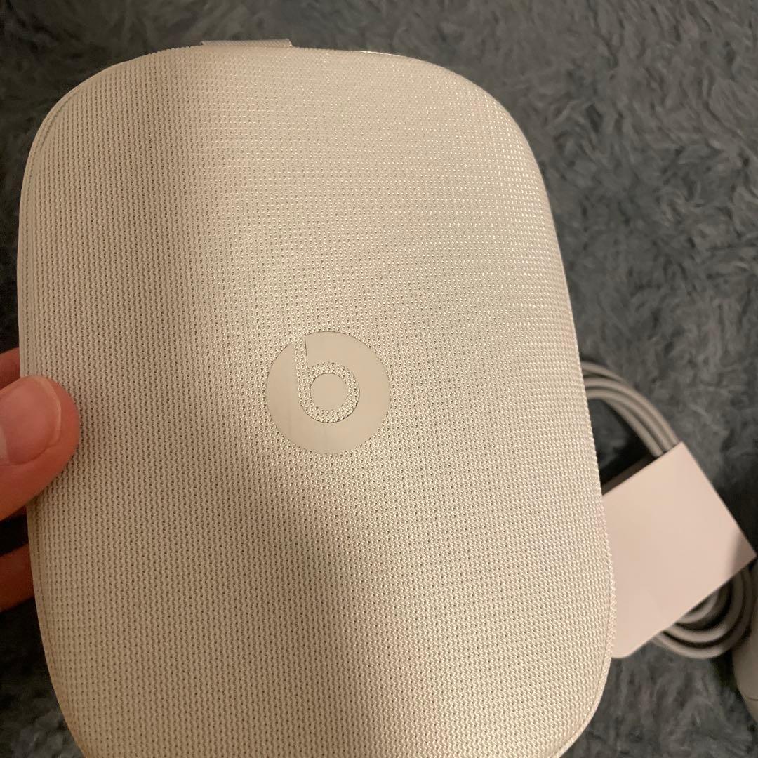 極美品　Beats Solo4 ホワイト　ヘッドホン