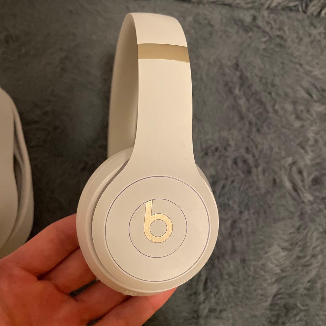 極美品　Beats Solo4 ホワイト　ヘッドホン