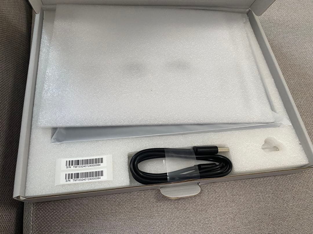 IRIS OHYAMA LUCA タブレット TM103M4V1-B