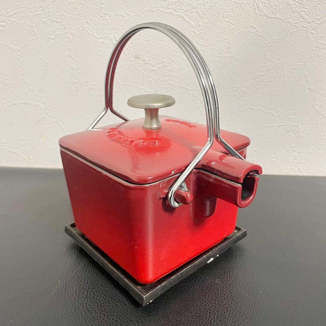 【レア廃盤品】staub ストウブ スクエアティーポット 赤色 専用台座付き