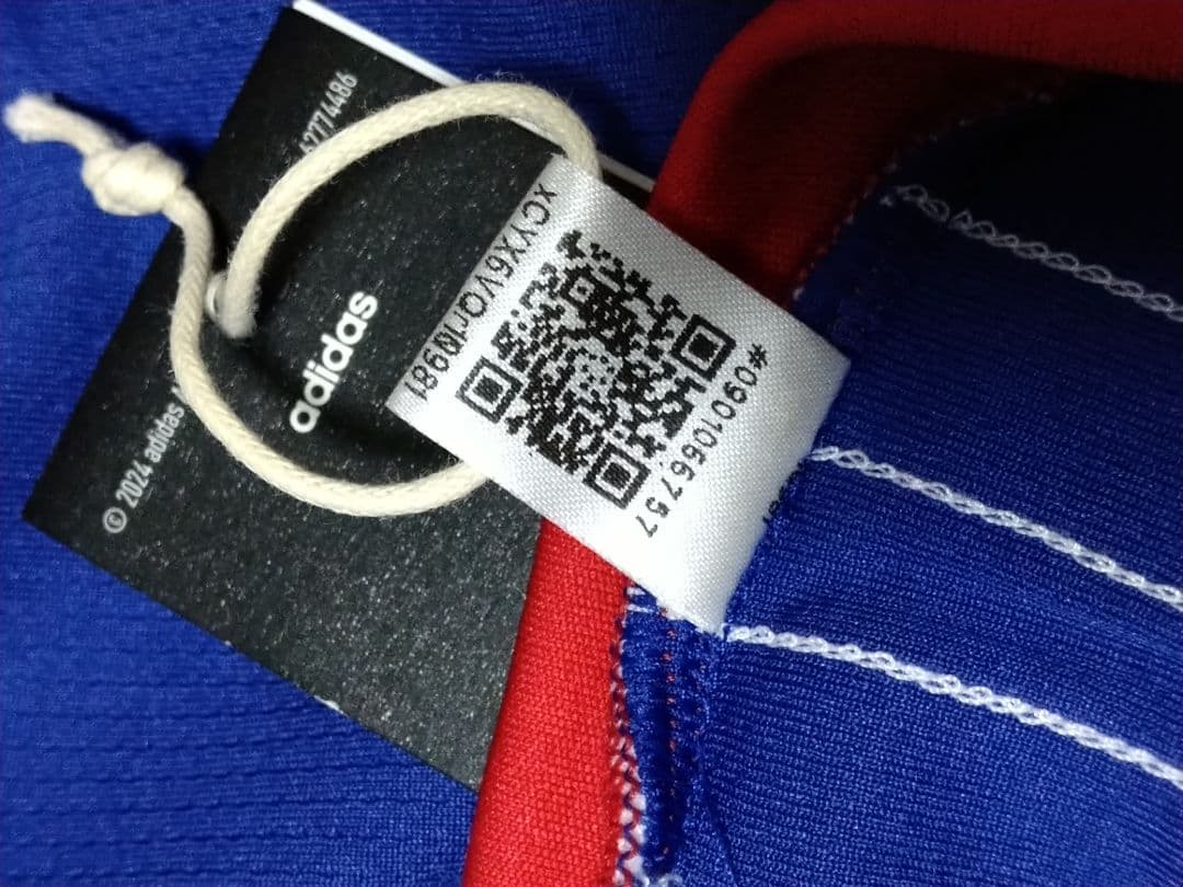 正規品　サッカー日本代表2026ワールドカップモデル　未使用紙タグ付き　L