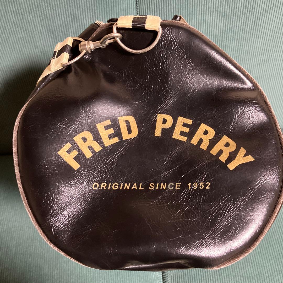 フレッドペリー　バレルバッグ　ボストンバッグ　ダブルファスナー　2WAY　黒