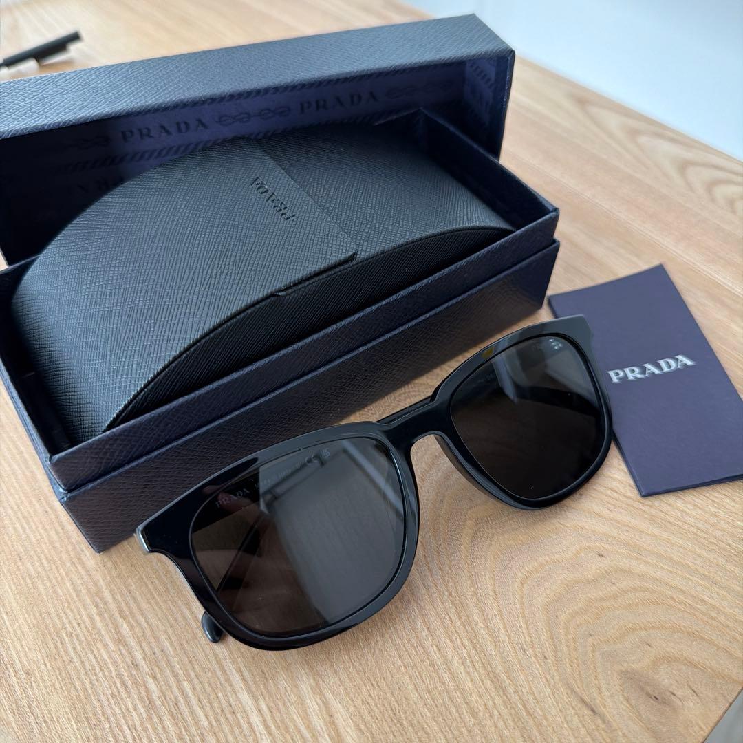 PRADA ブラックサングラス ケース付き SPR A21-F